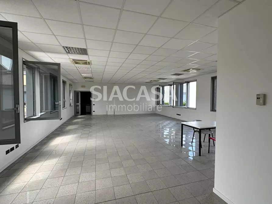 Immagine 8 di Ufficio in affitto  a Caponago
