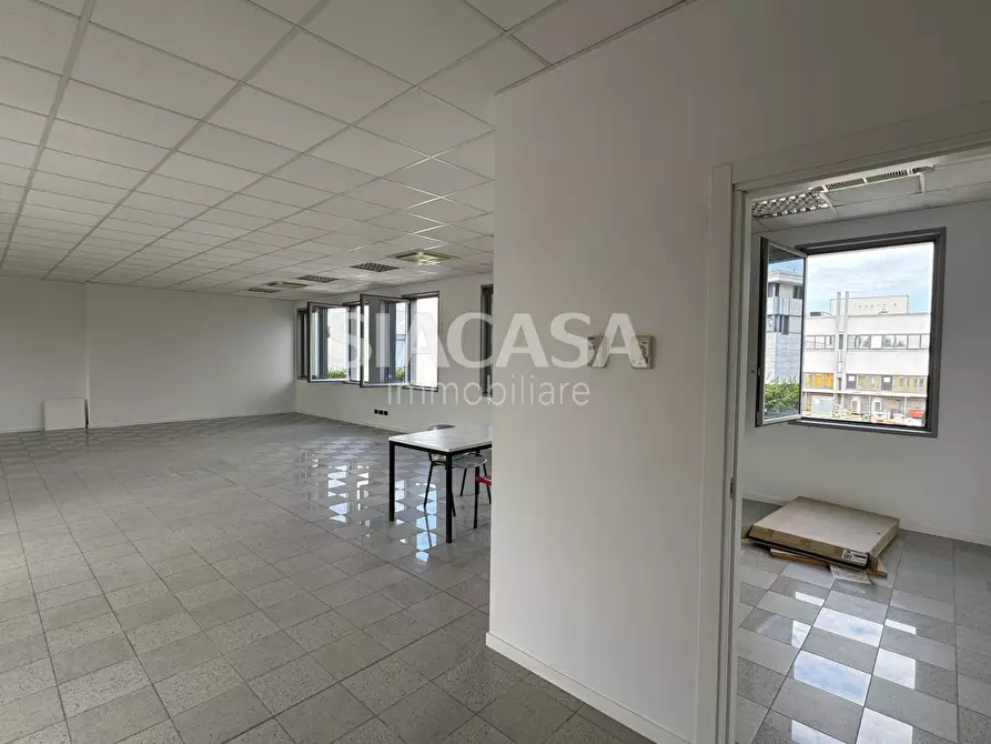 Immagine 3 di Ufficio in affitto  a Caponago