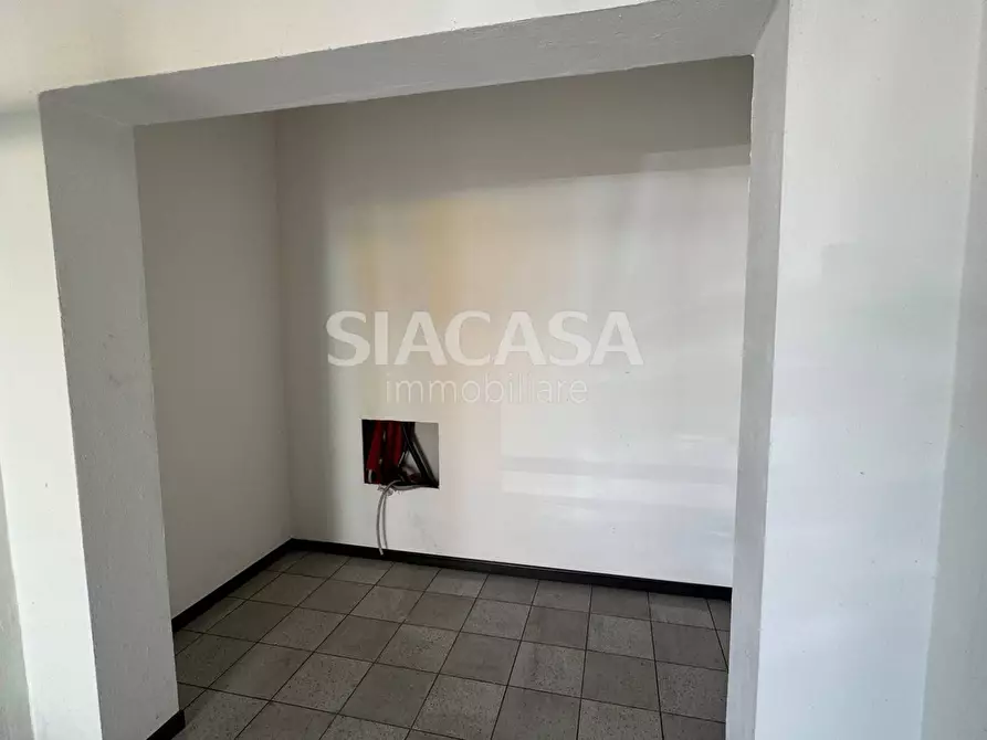 Immagine 19 di Ufficio in affitto  a Caponago