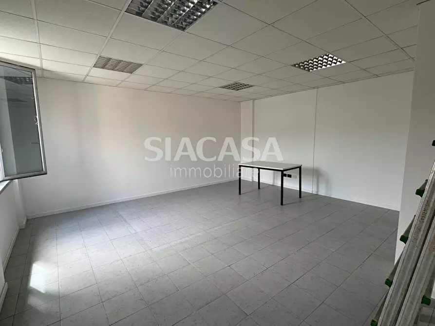 Immagine 23 di Ufficio in vendita  a Caponago