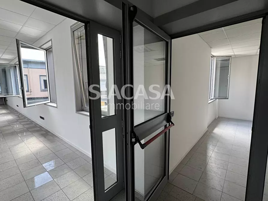 Immagine 25 di Ufficio in affitto  a Caponago