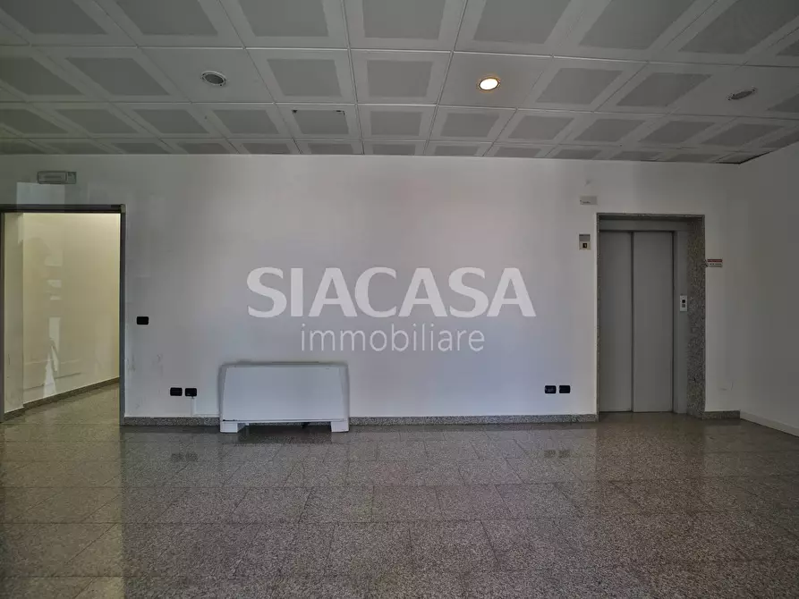 Immagine 4 di Ufficio in affitto  a Mezzago