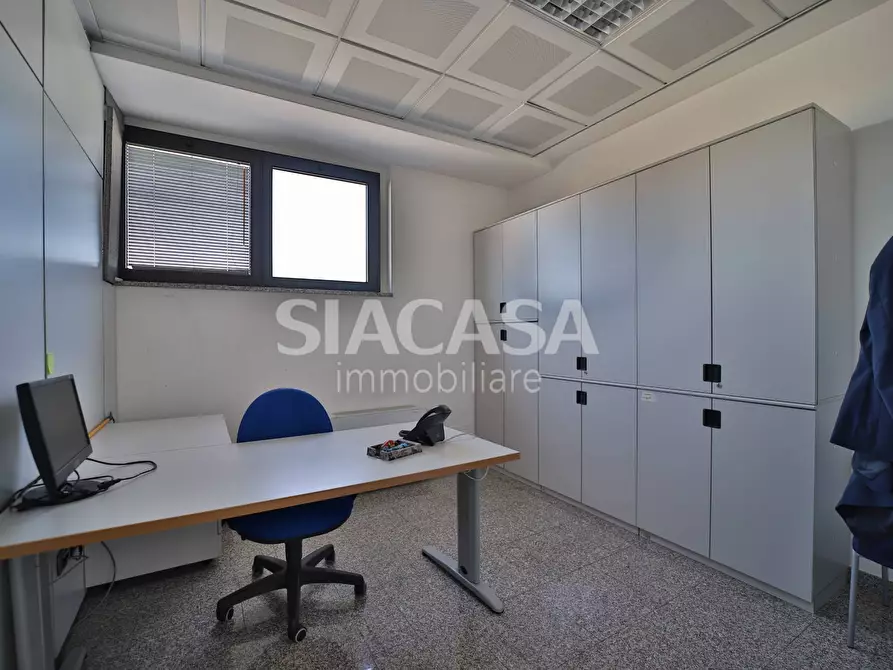 Immagine 6 di Ufficio in affitto  a Mezzago