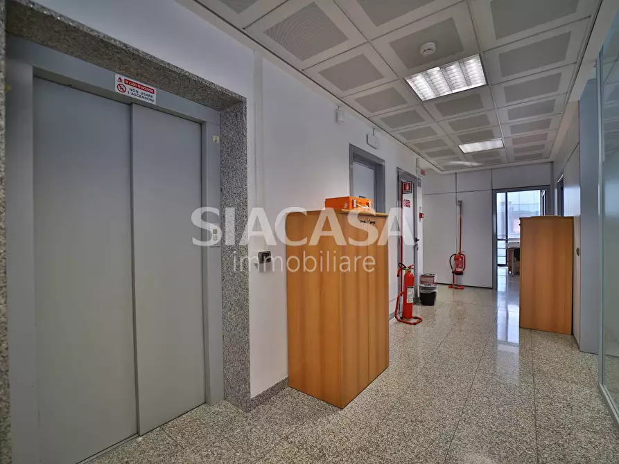 Immagine 8 di Ufficio in affitto  a Mezzago