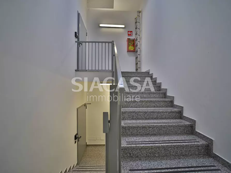 Immagine 11 di Ufficio in affitto  a Mezzago