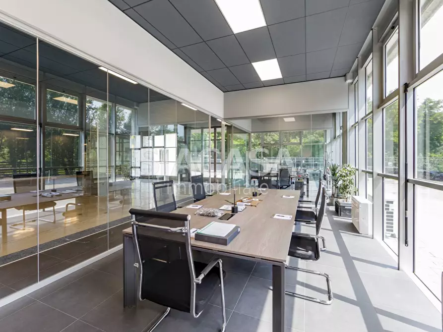 Immagine 17 di Capannone industriale in vendita  in Erba a Erba