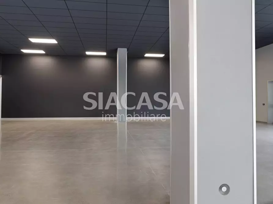 Immagine 25 di Capannone industriale in vendita  in Erba a Erba