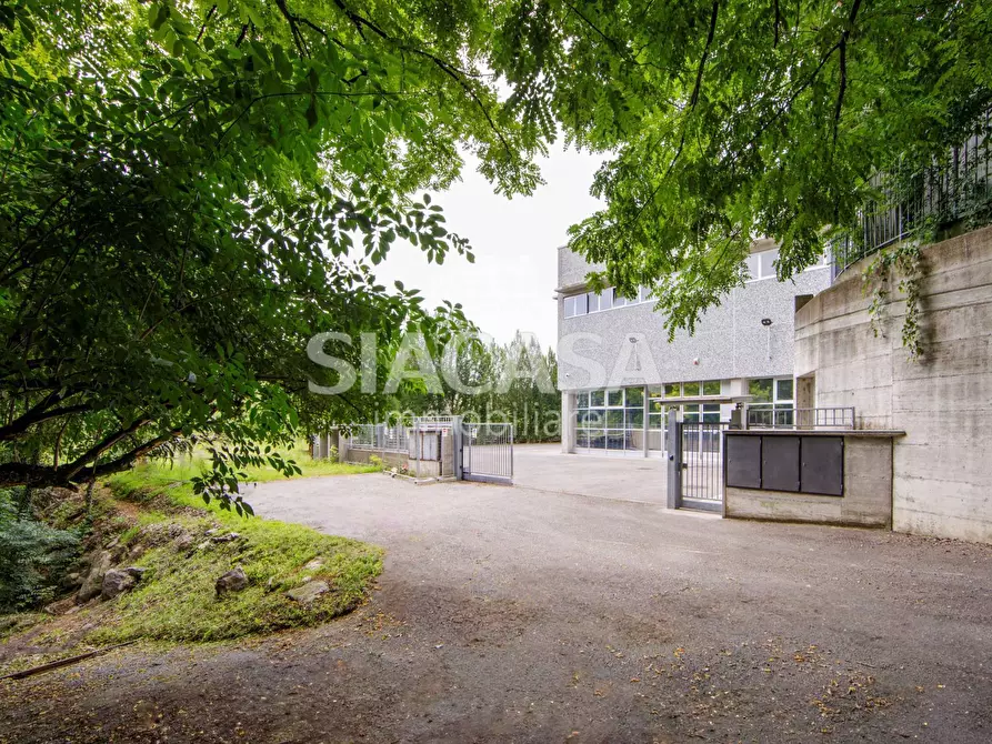 Immagine 2 di Capannone industriale in vendita  a Erba