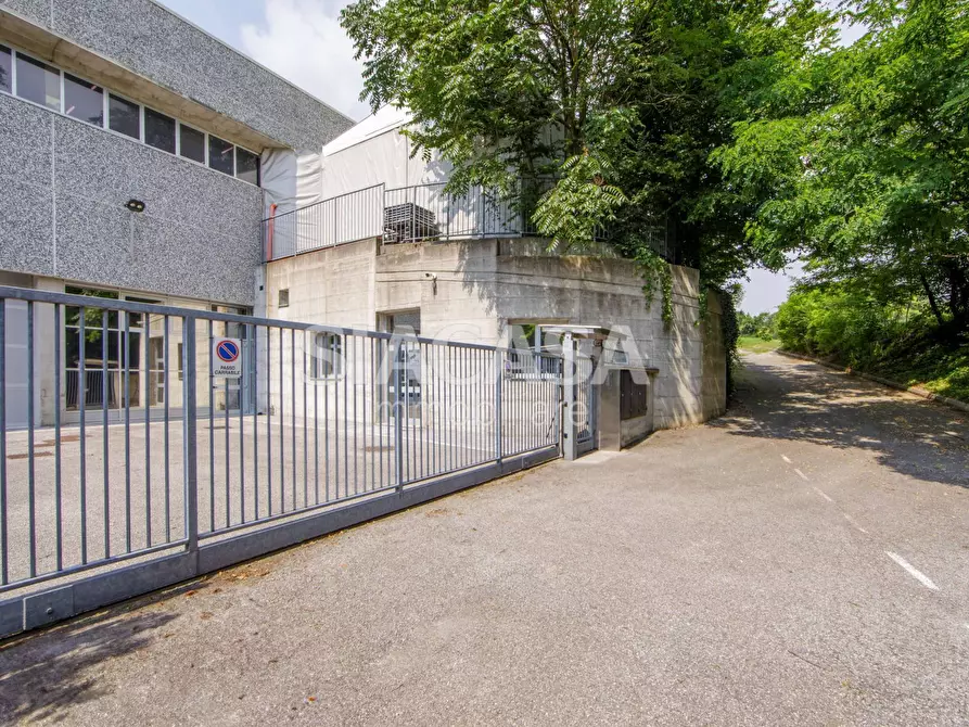 Immagine 3 di Capannone industriale in vendita  a Erba