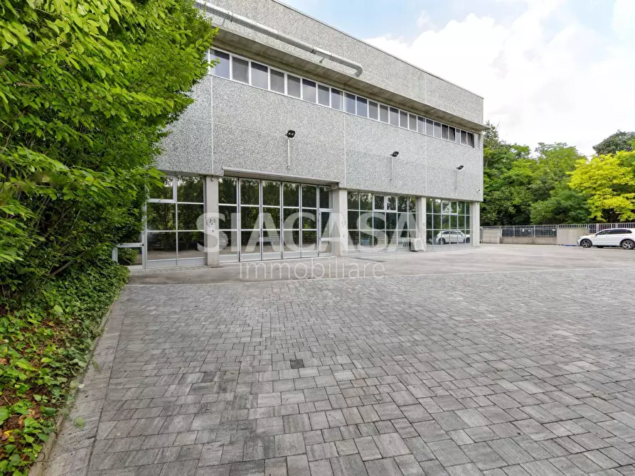 Immagine 9 di Capannone industriale in vendita  a Erba