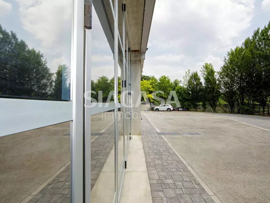 Immagine 10 di Capannone industriale in vendita  a Erba