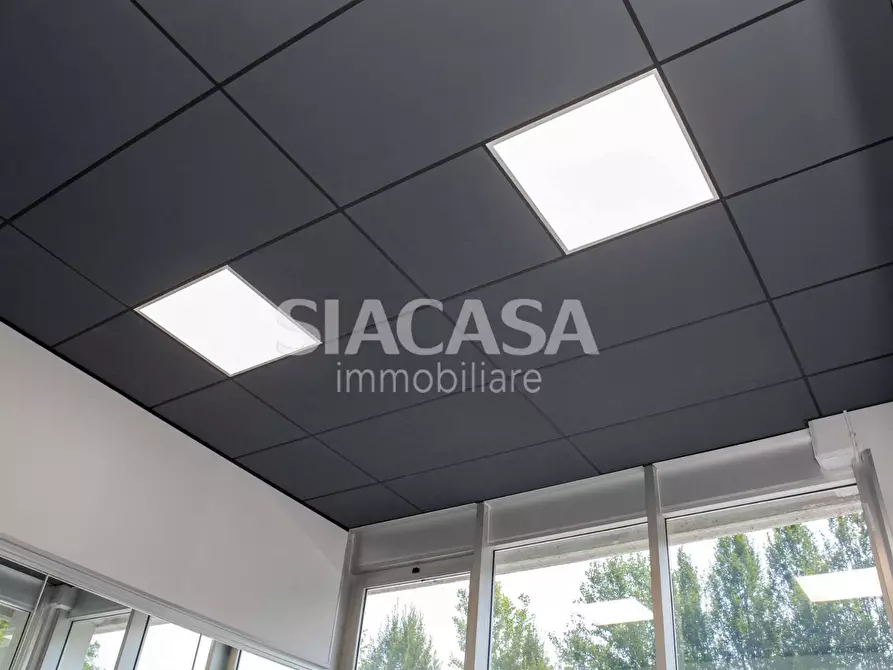 Immagine 20 di Capannone industriale in vendita  a Erba