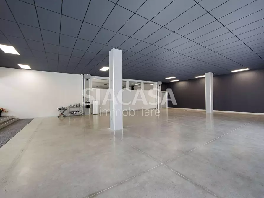 Immagine 22 di Capannone industriale in vendita  a Erba