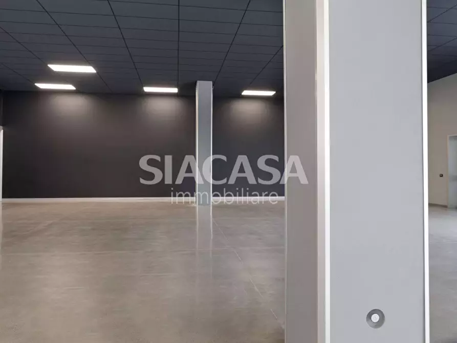 Immagine 25 di Capannone industriale in vendita  a Erba