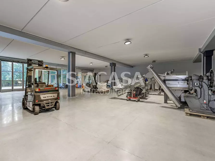 Immagine 28 di Capannone industriale in vendita  a Erba