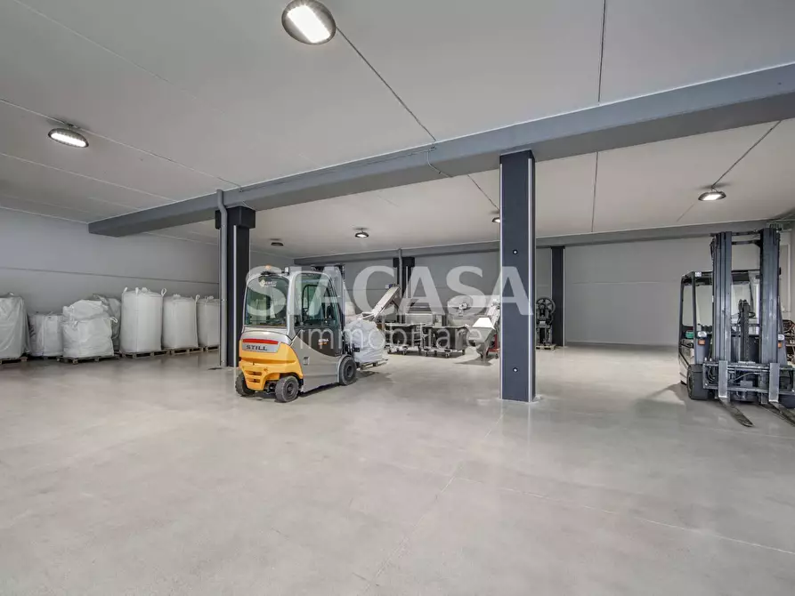 Immagine 29 di Capannone industriale in vendita  a Erba