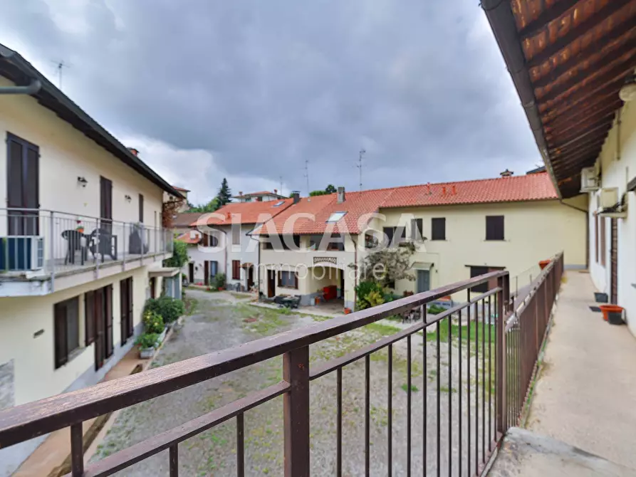 Immagine 3 di Appartamento in vendita  in via Roma a Aicurzio