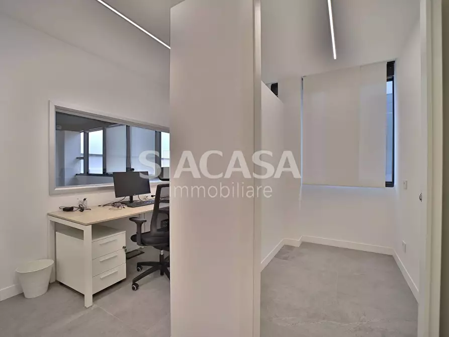 Immagine 4 di Ufficio in vendita  a Cernusco Sul Naviglio