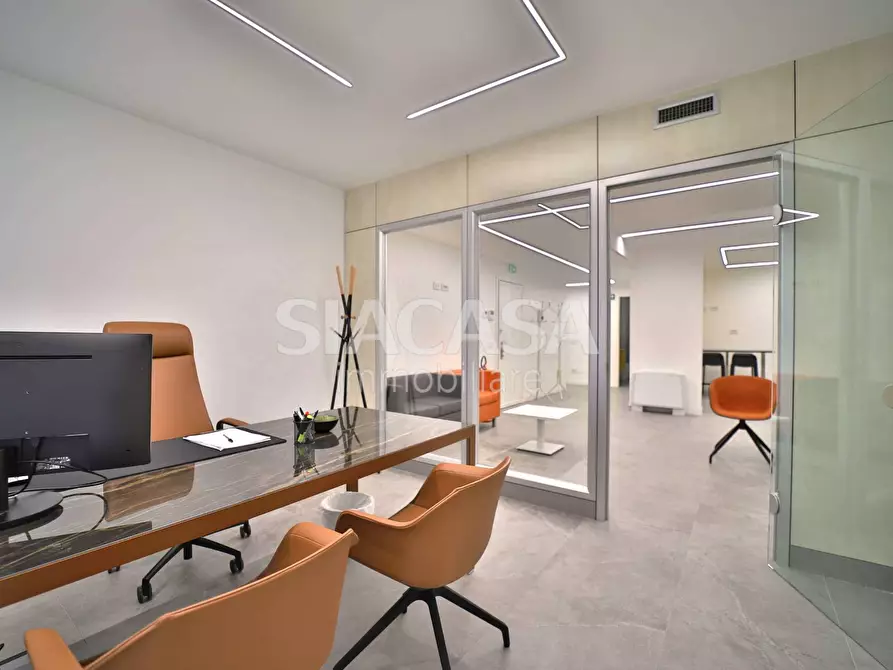 Immagine 10 di Ufficio in vendita  a Cernusco Sul Naviglio
