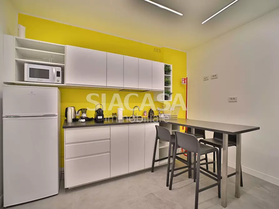 Immagine 11 di Ufficio in vendita  a Cernusco Sul Naviglio