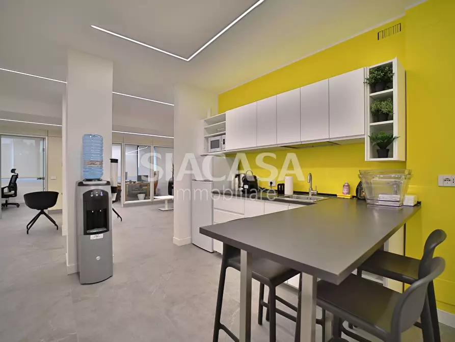 Immagine 12 di Ufficio in vendita  a Cernusco Sul Naviglio