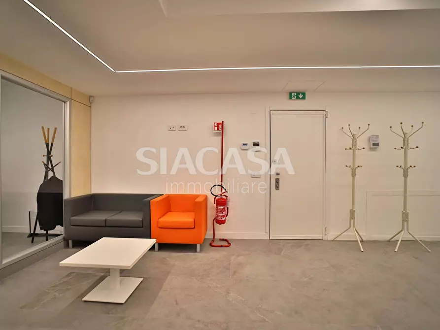 Immagine 13 di Ufficio in vendita  a Cernusco Sul Naviglio