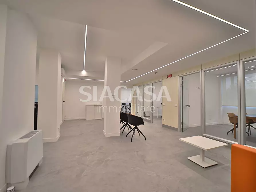 Immagine 15 di Ufficio in vendita  a Cernusco Sul Naviglio