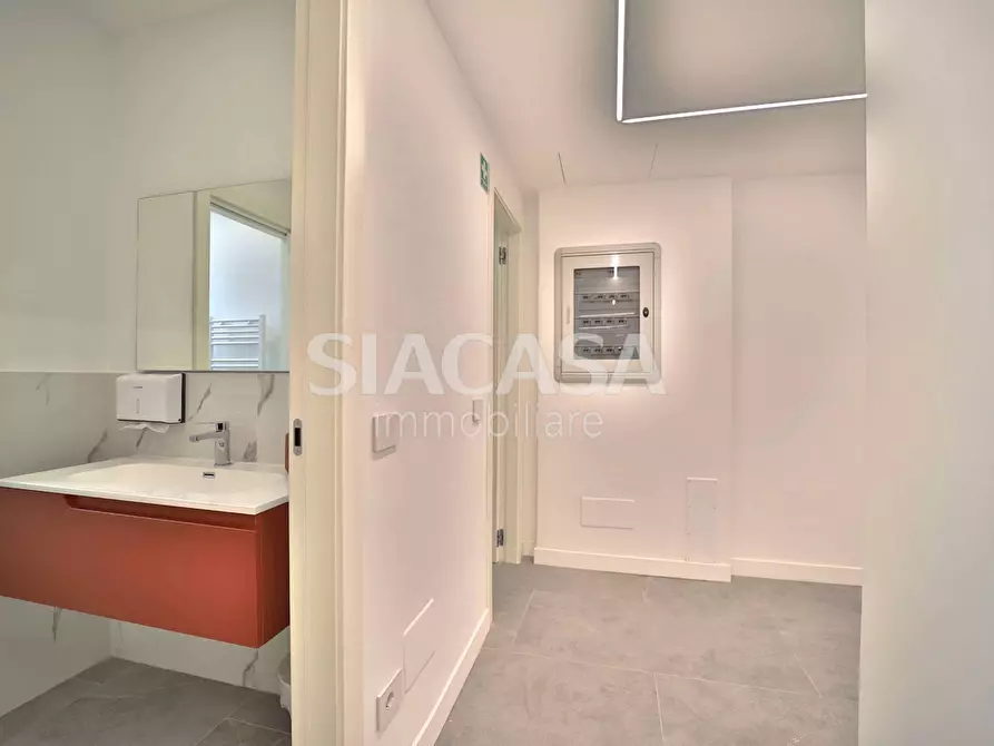 Immagine 18 di Ufficio in vendita  a Cernusco Sul Naviglio