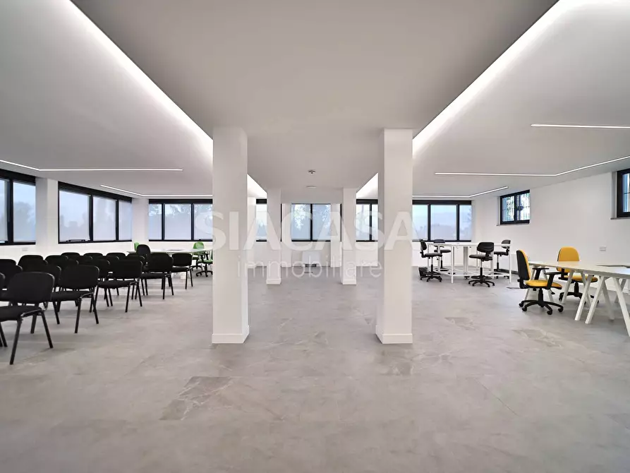 Immagine 8 di Ufficio in vendita  a Cernusco Sul Naviglio