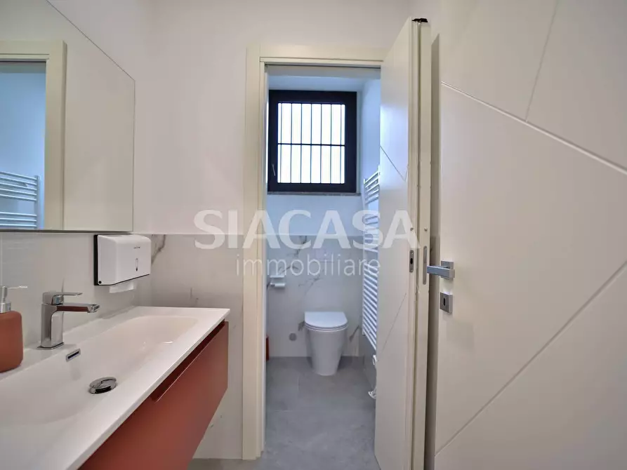 Immagine 9 di Ufficio in vendita  a Cernusco Sul Naviglio