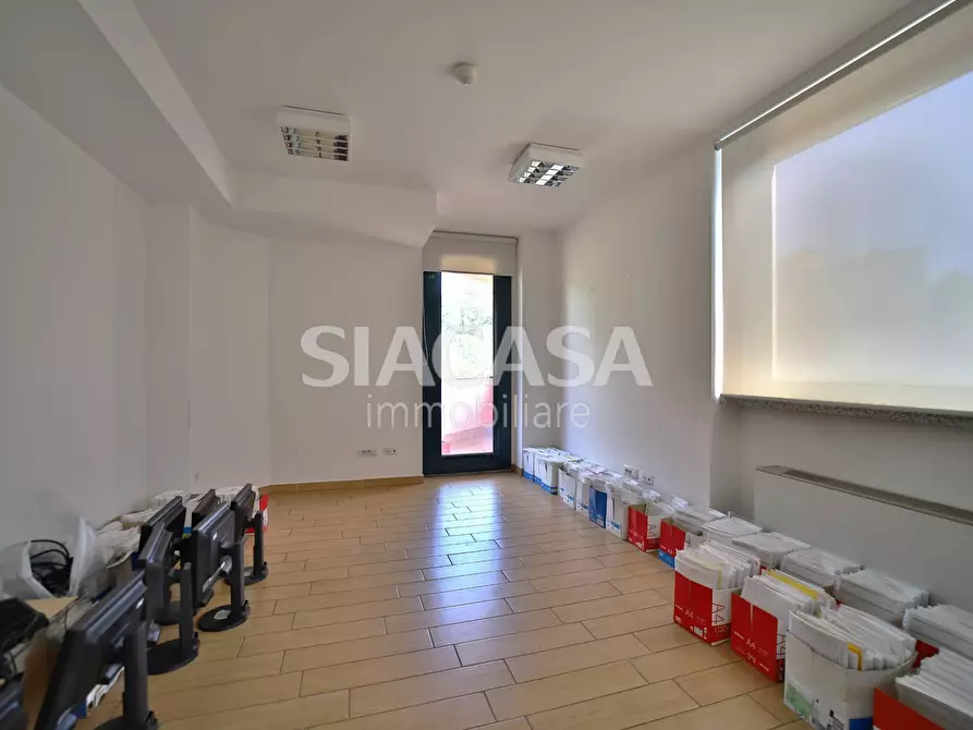 Immagine 21 di Ufficio in affitto  a Merate