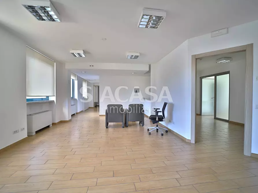 Immagine 26 di Ufficio in affitto  a Merate