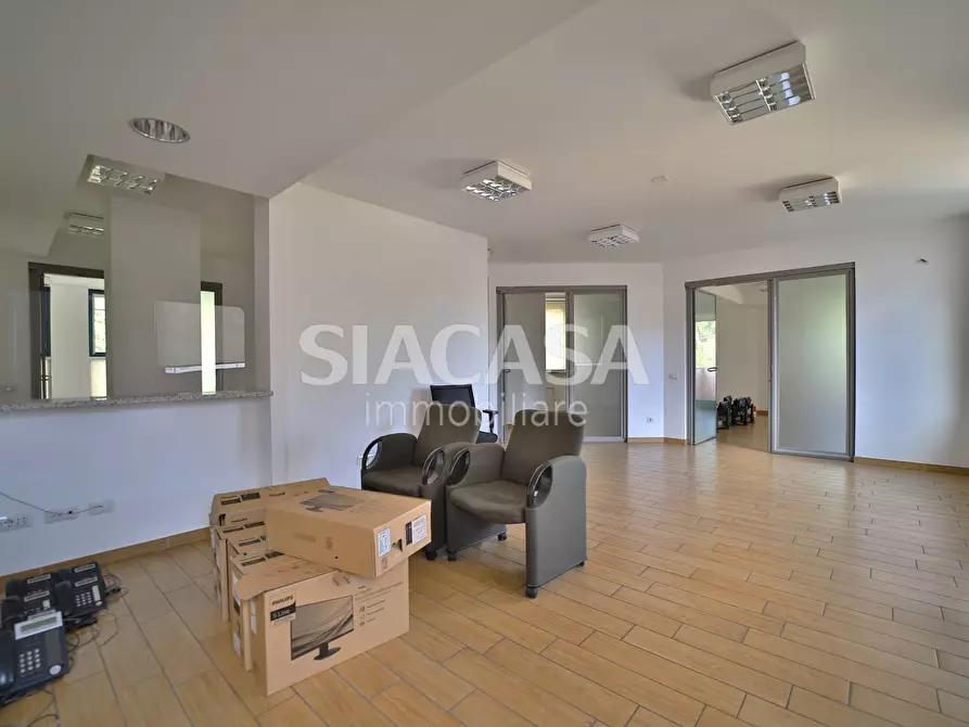 Immagine 19 di Ufficio in vendita  a Merate