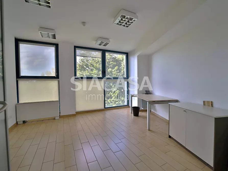Immagine 28 di Ufficio in vendita  a Merate