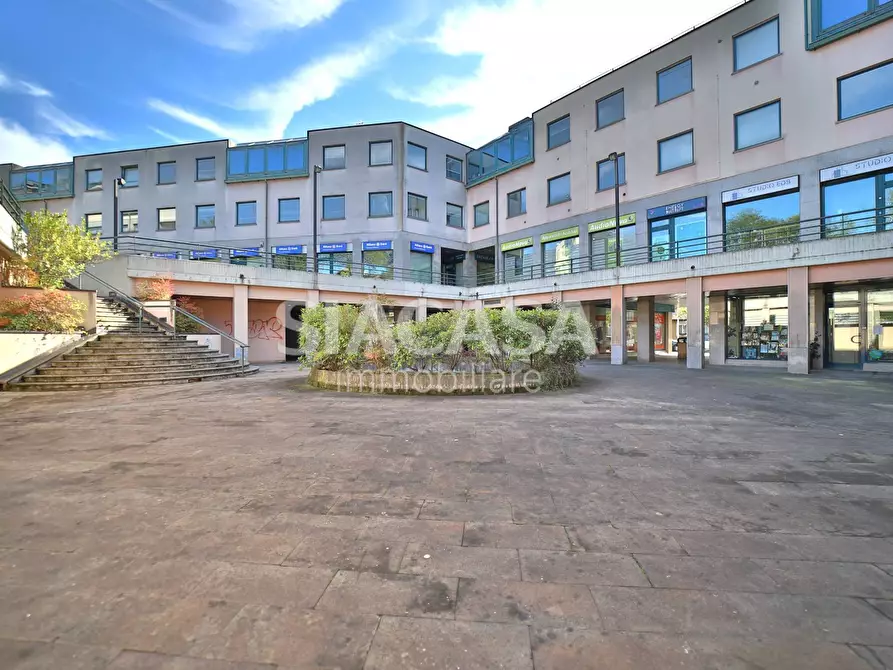 Immagine 7 di Ufficio in vendita  a Merate