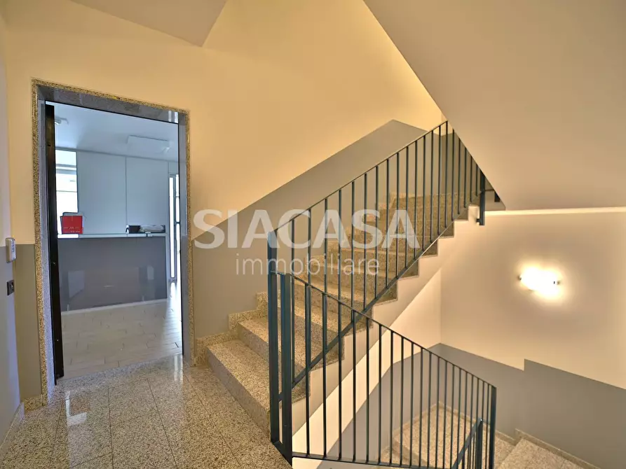 Immagine 9 di Ufficio in vendita  a Merate