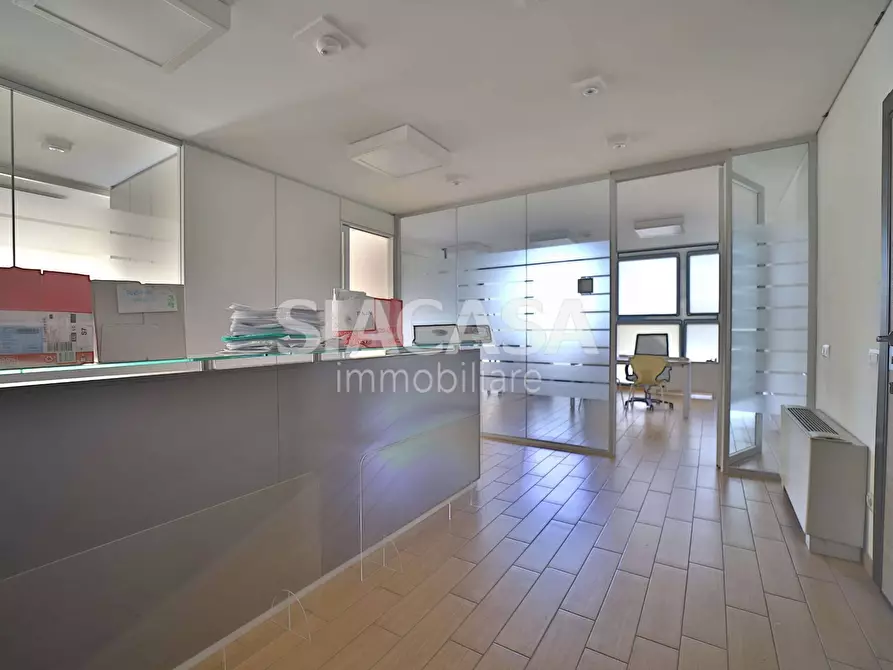Immagine 10 di Ufficio in vendita  a Merate