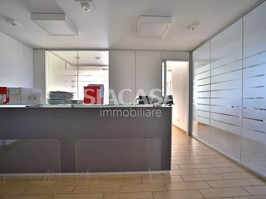 Immagine 11 di Ufficio in vendita  a Merate