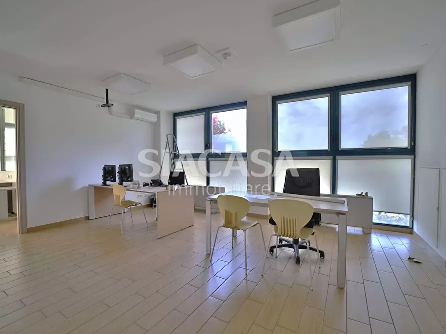 Immagine 12 di Ufficio in vendita  a Merate