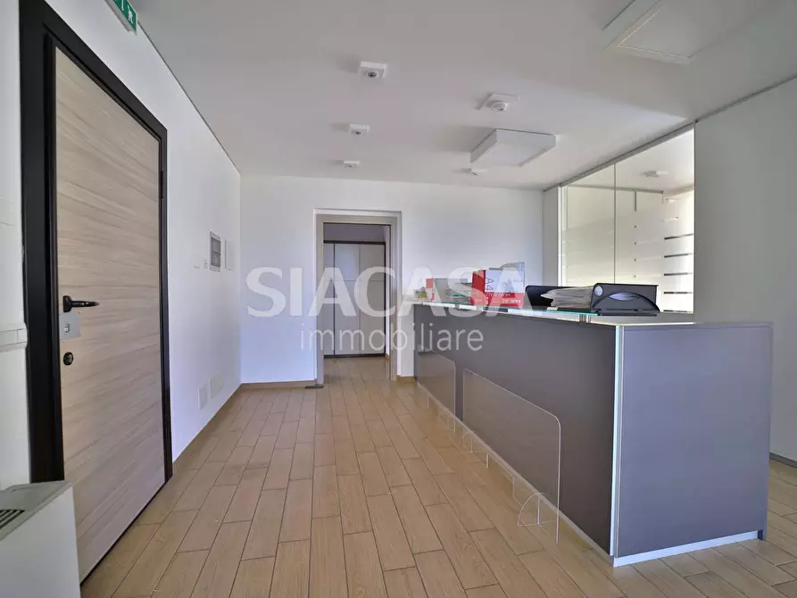 Immagine 13 di Ufficio in vendita  a Merate