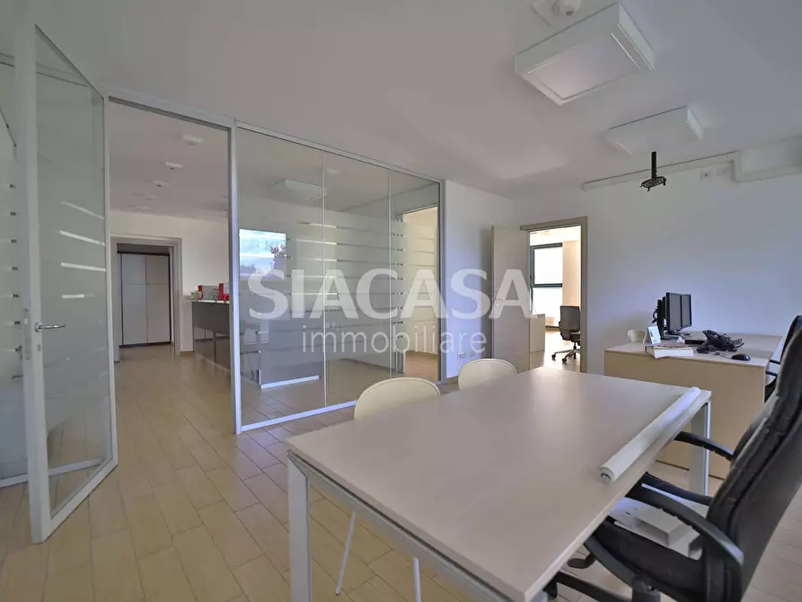 Immagine 14 di Ufficio in vendita  a Merate