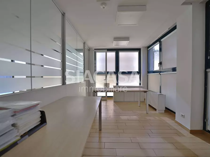 Immagine 15 di Ufficio in vendita  a Merate