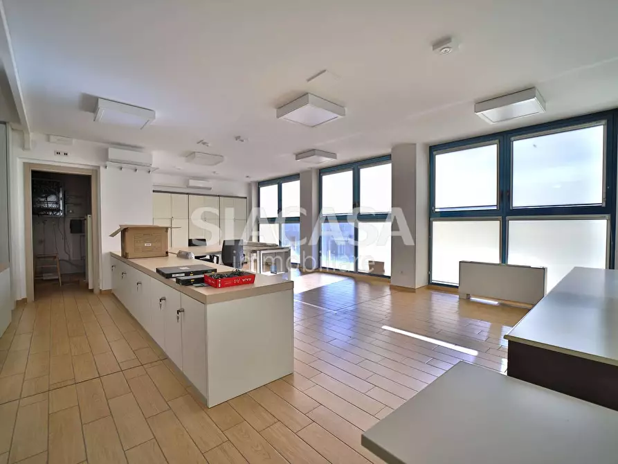 Immagine 16 di Ufficio in vendita  a Merate