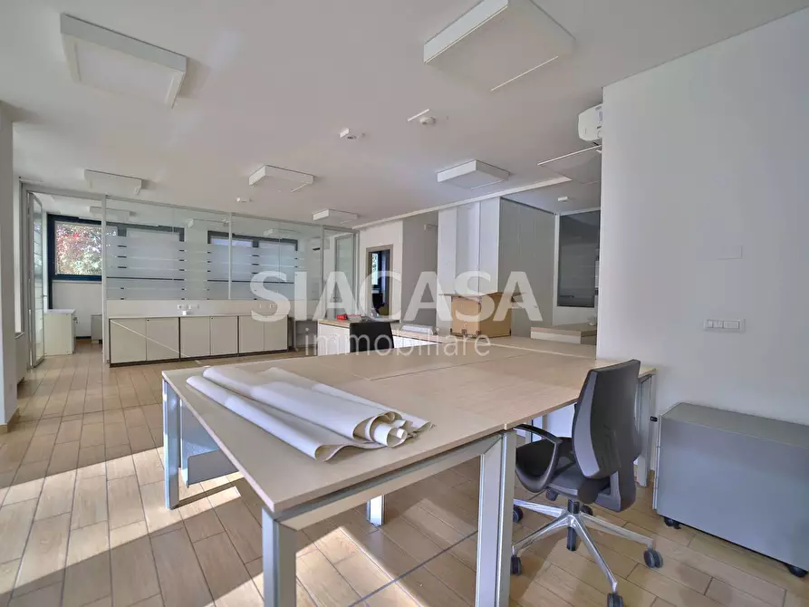 Immagine 18 di Ufficio in vendita  a Merate