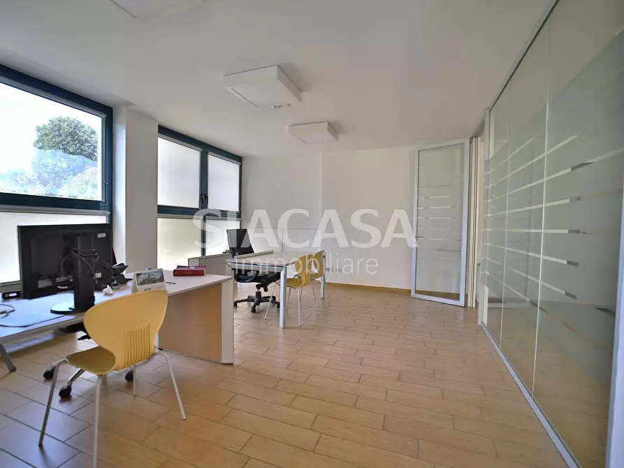 Immagine 19 di Ufficio in vendita  a Merate