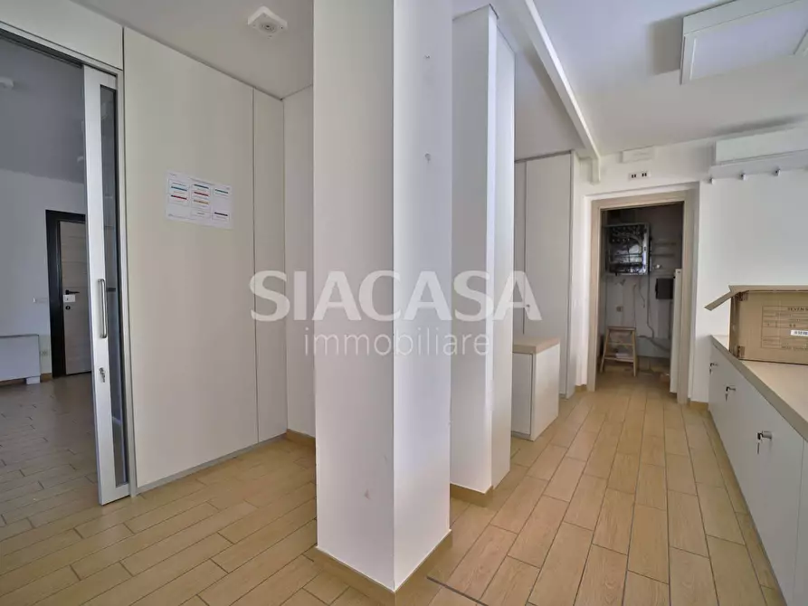 Immagine 20 di Ufficio in vendita  a Merate
