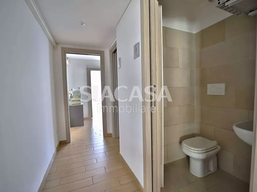 Immagine 22 di Ufficio in vendita  a Merate