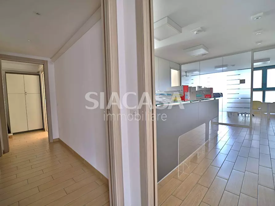 Immagine 23 di Ufficio in vendita  a Merate