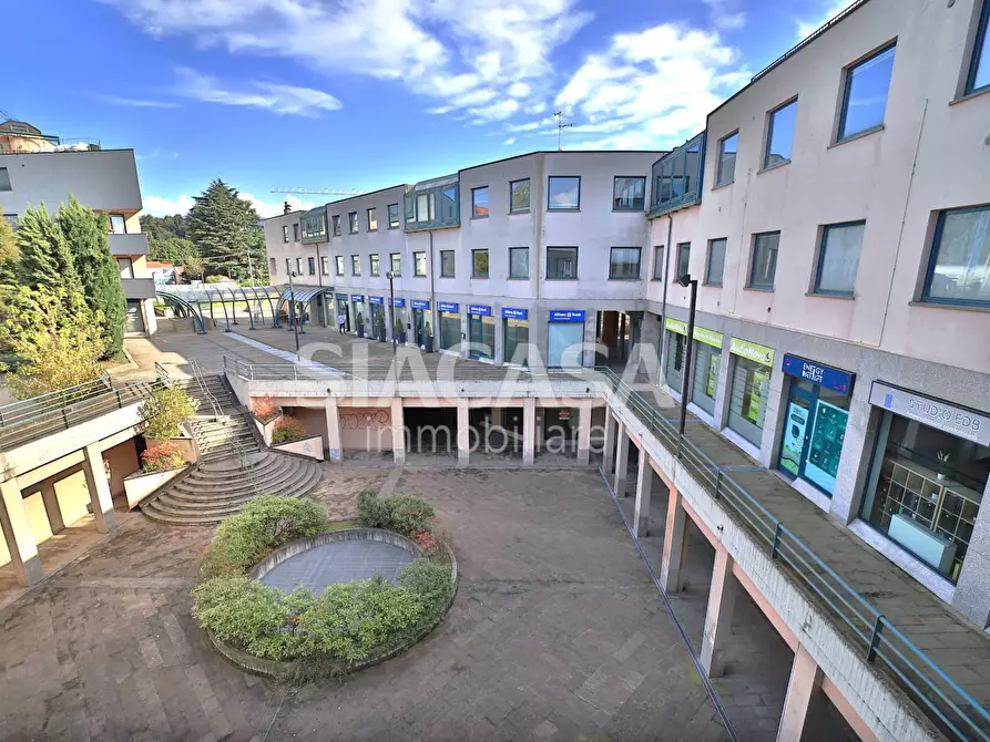 Immagine 15 di Ufficio in vendita  a Merate