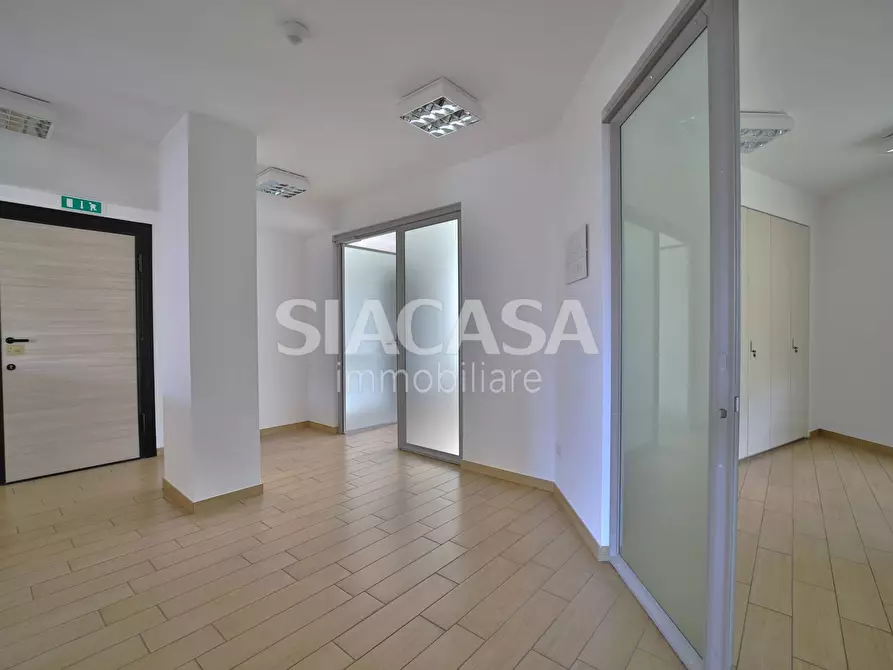 Immagine 24 di Ufficio in vendita  a Merate